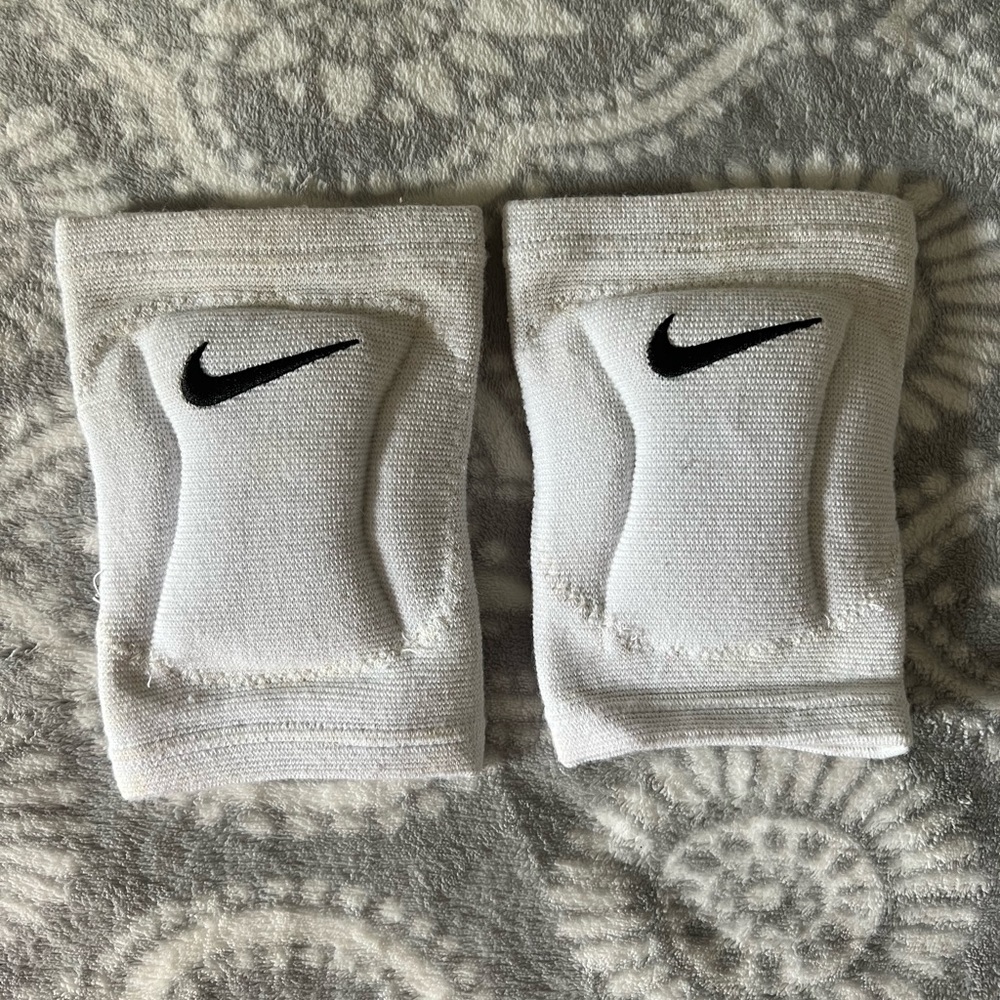 white nike volleyball kneepads